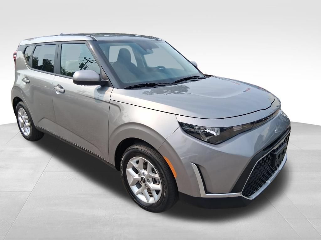 Used 2025 Kia Soul S FWD image 20