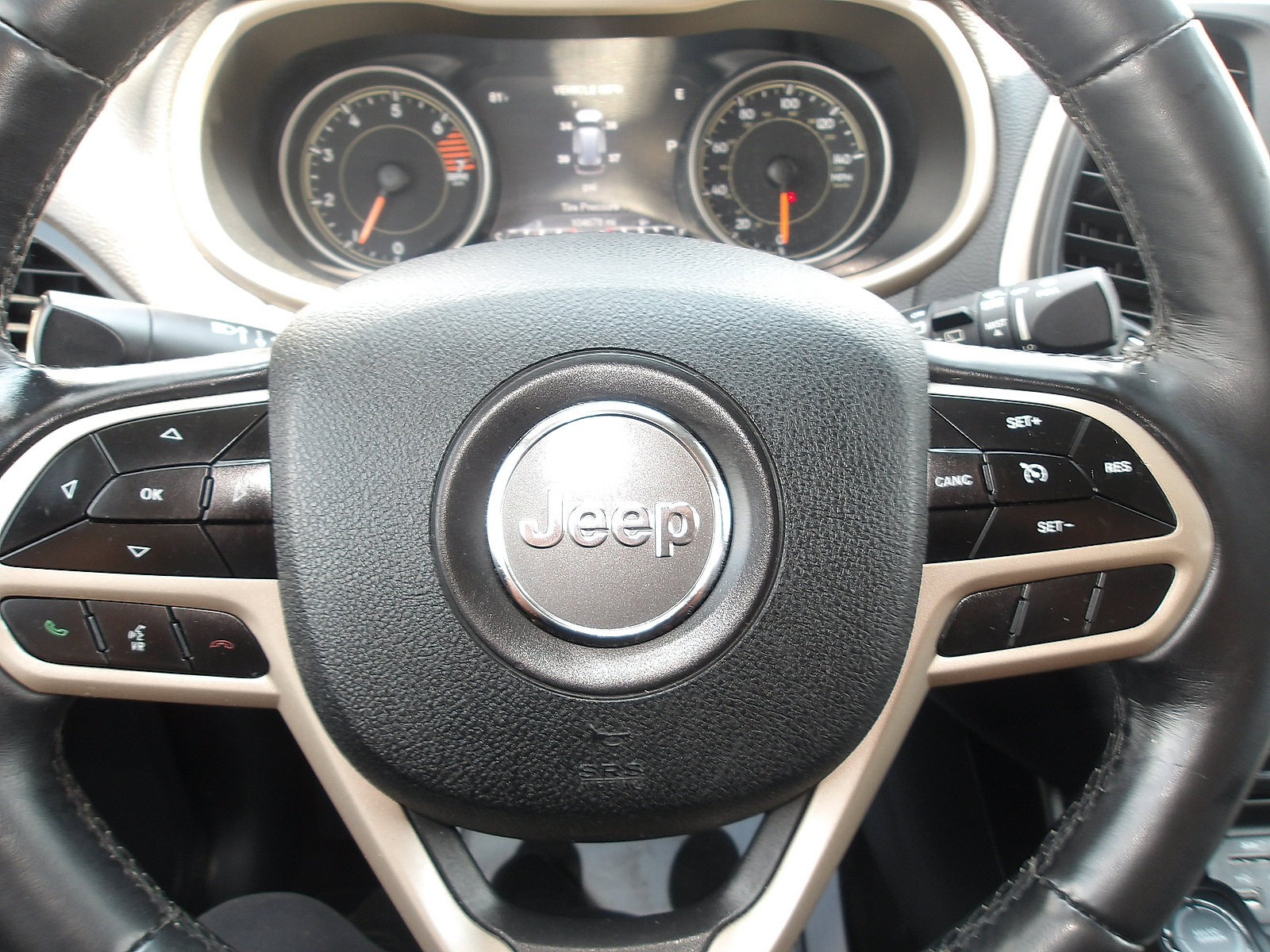 Used 2017 Jeep Cherokee Limited AWD/4WD image 17