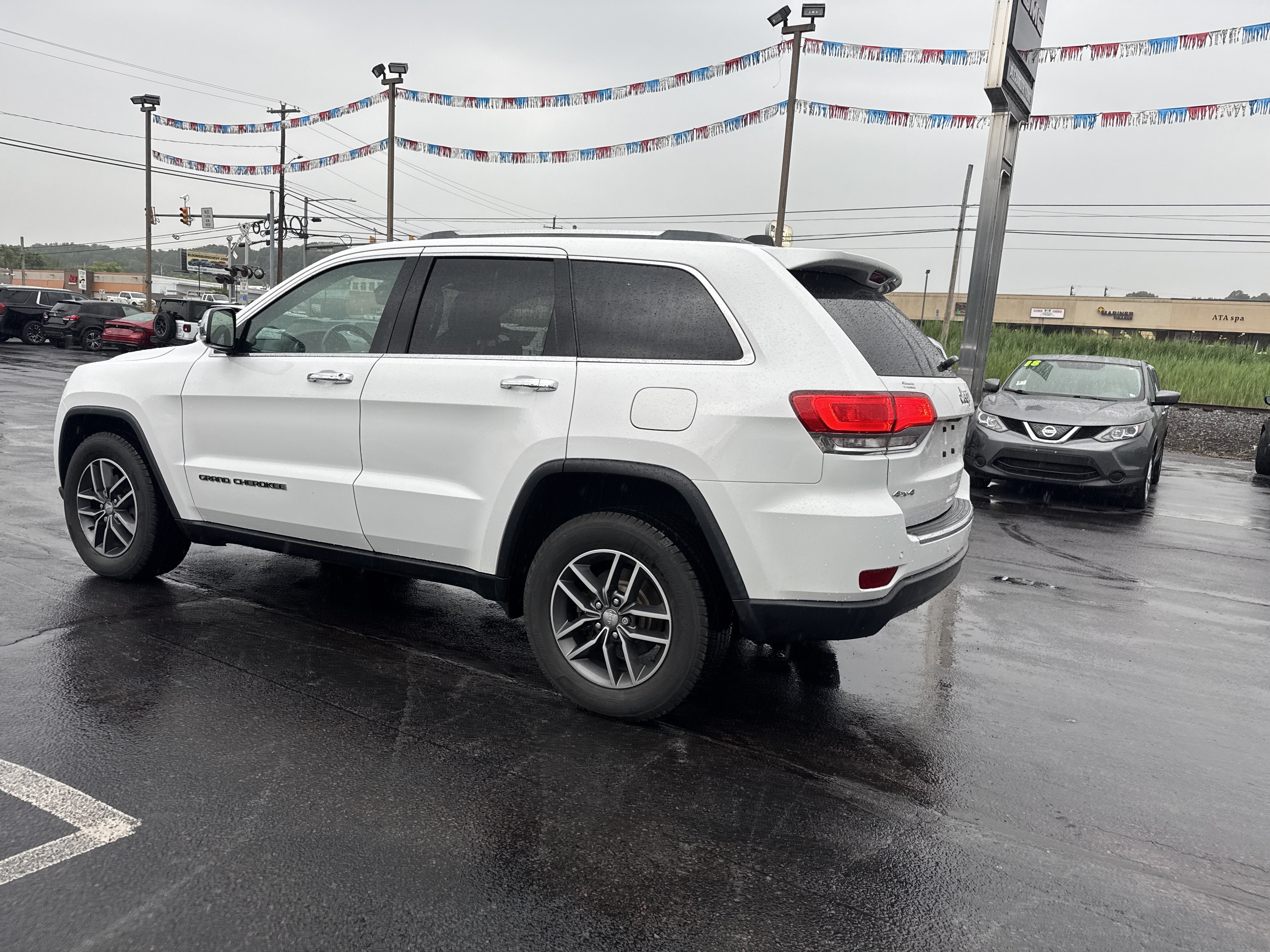 Used 2018 Jeep Grand Cherokee Limited AWD/4WD image 6