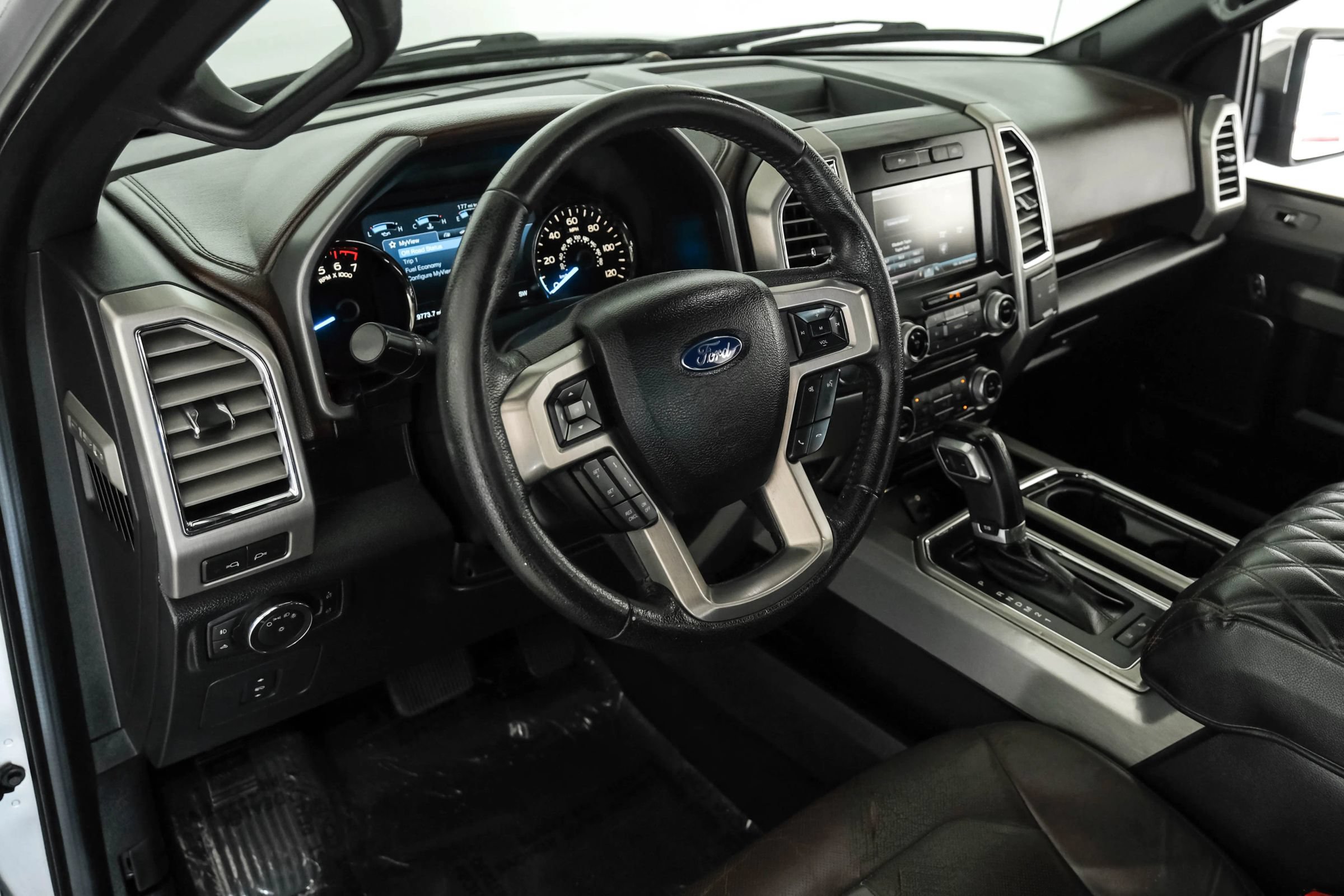 Used 2015 Ford F150 Platinum w/ Equipment Group 701A Luxury RWD image 2