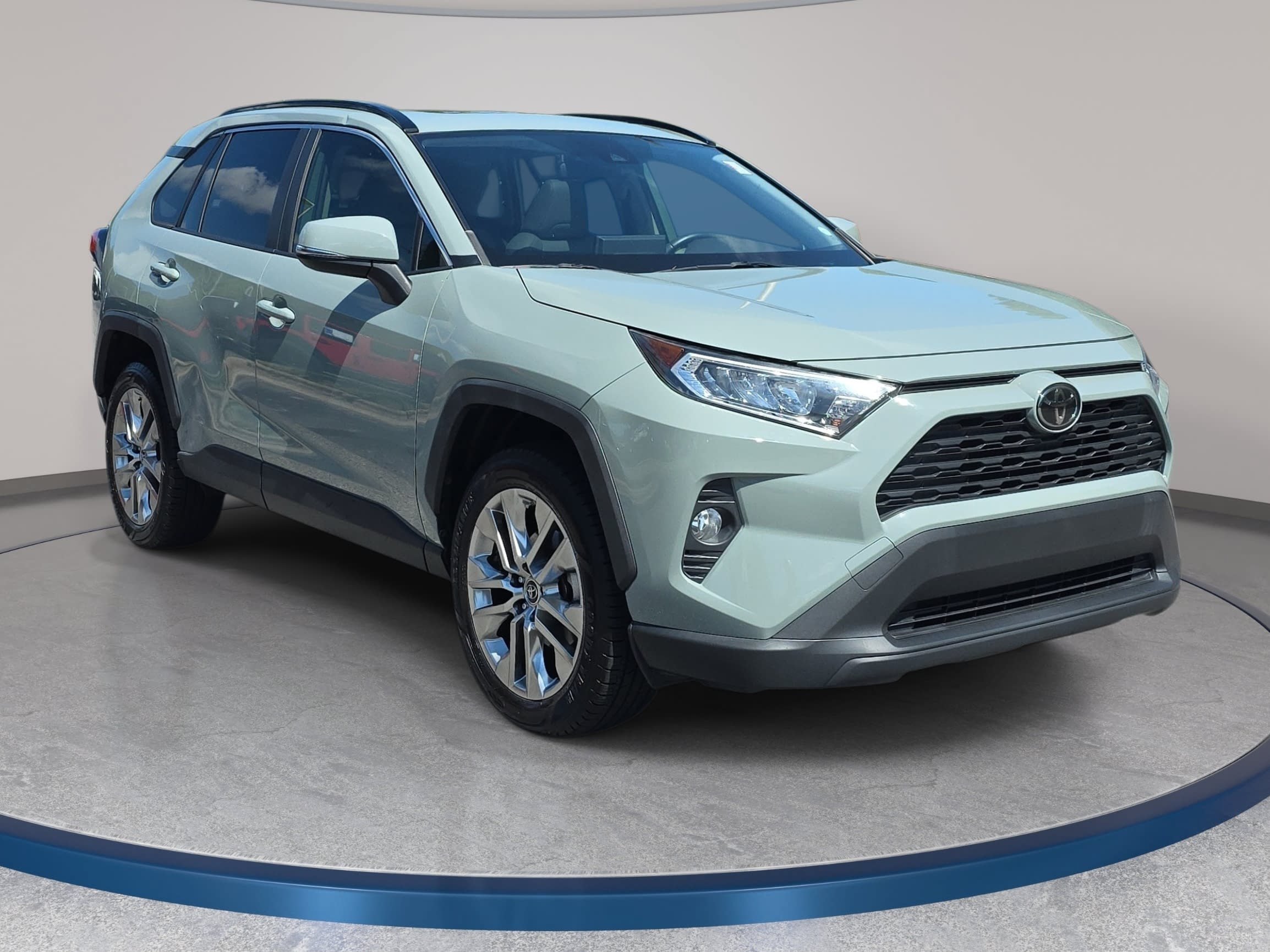 Used 2019 Toyota RAV4 XLE Premium FWD image 3
