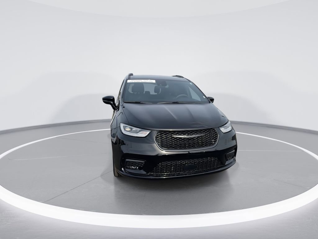 Used 2024 Chrysler Pacifica Touring-L w/ S Appearance Package FWD image 3
