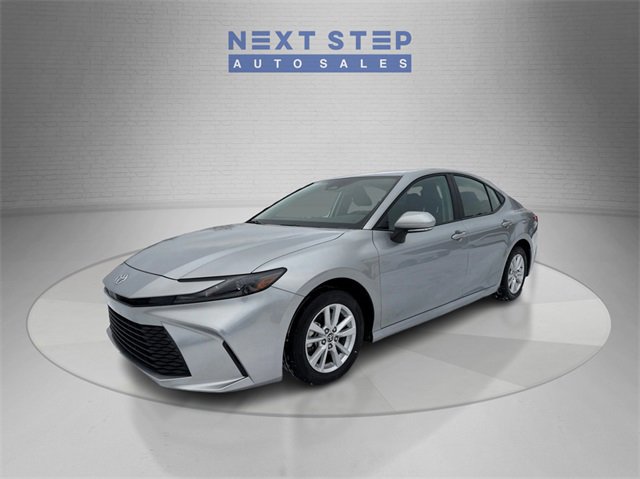 Used 2025 Toyota Camry XSE image 3