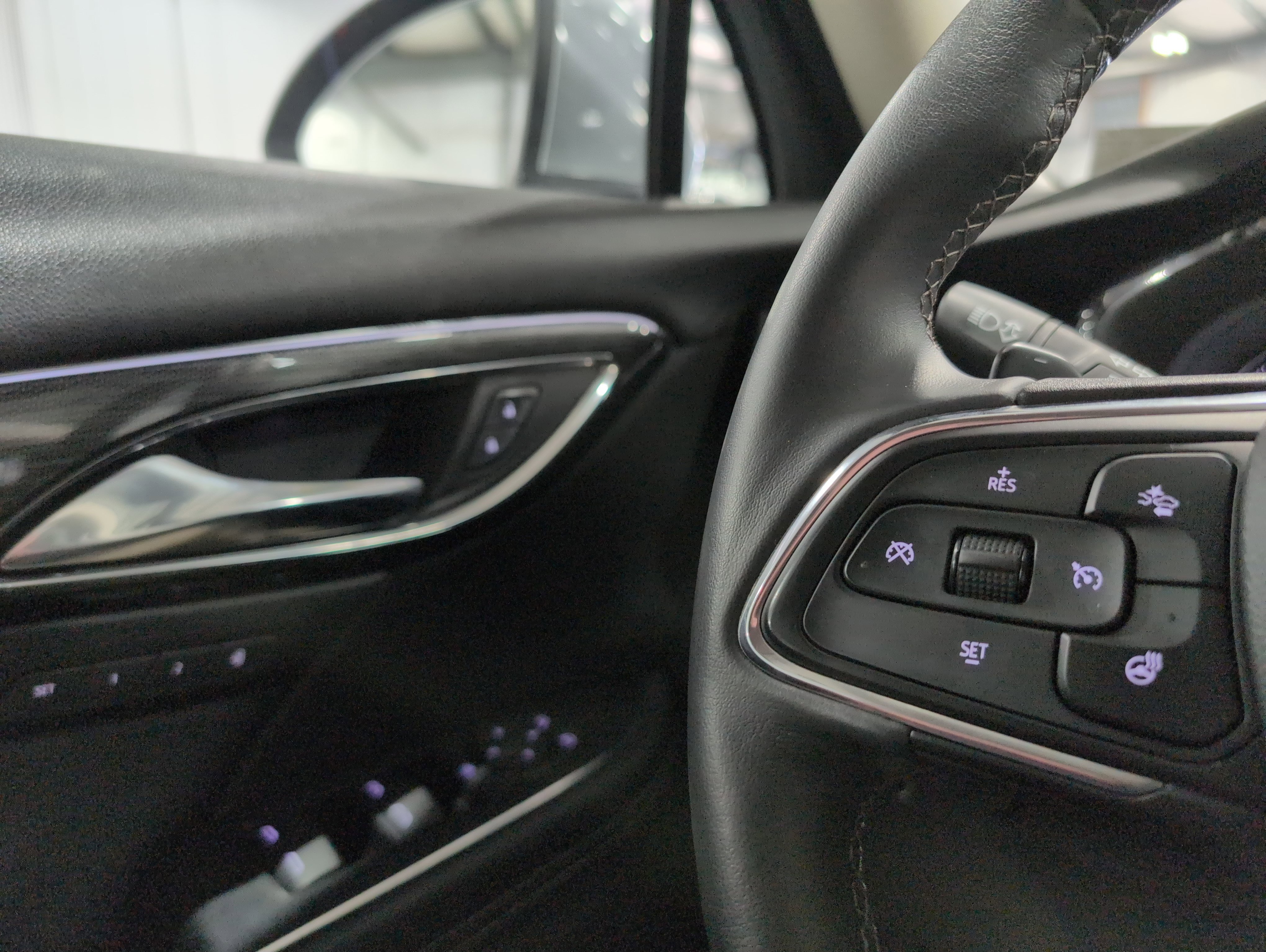 Used 2023 Buick Envision Essence AWD/4WD image 21