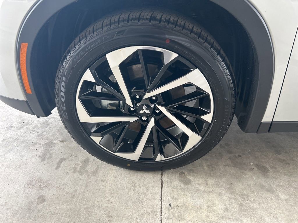 New 2025 Mitsubishi Outlander SE image 14