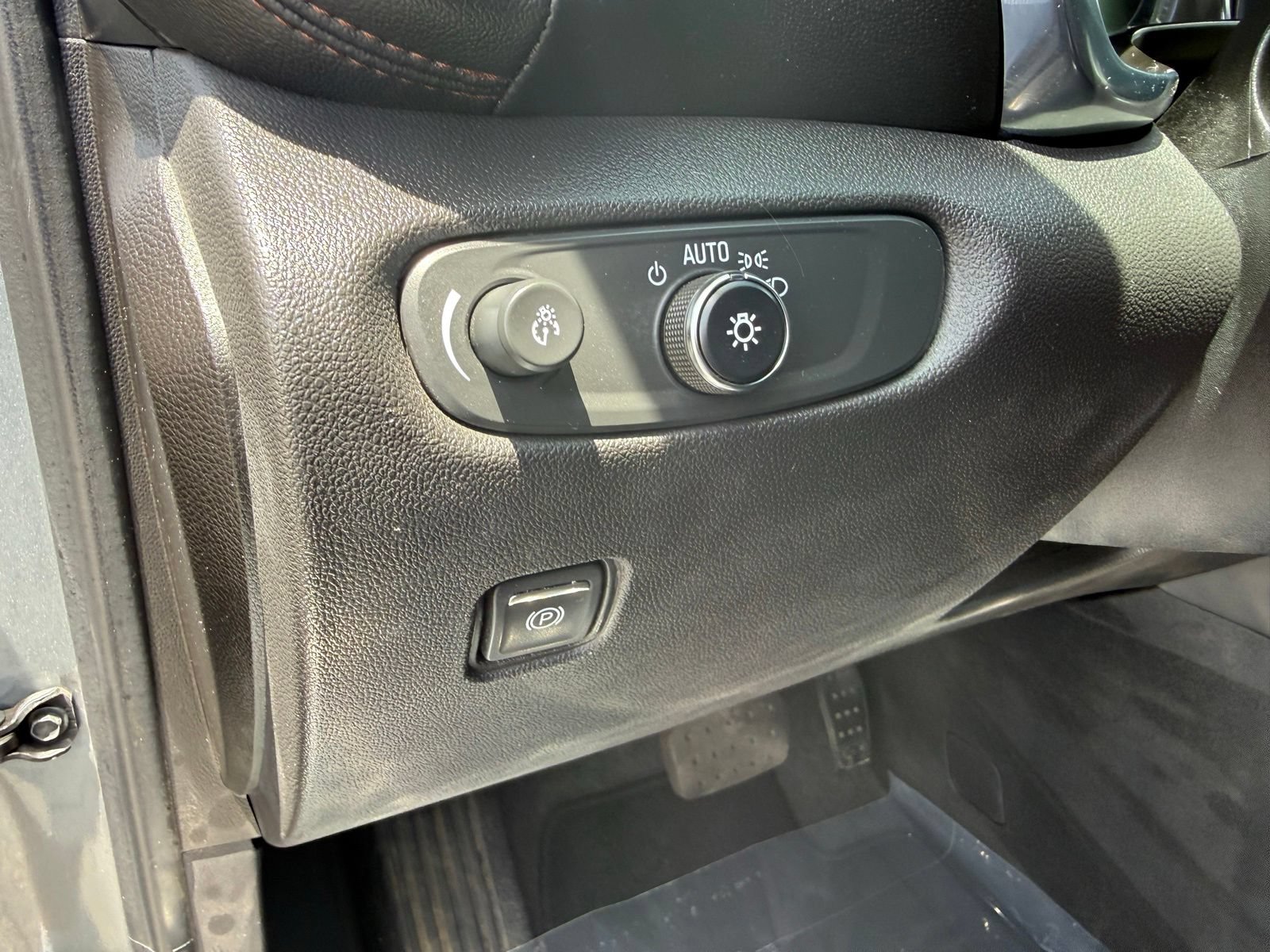 Used 2024 Chevrolet Blazer Premier w/ Driver Confidence II Package FWD image 14