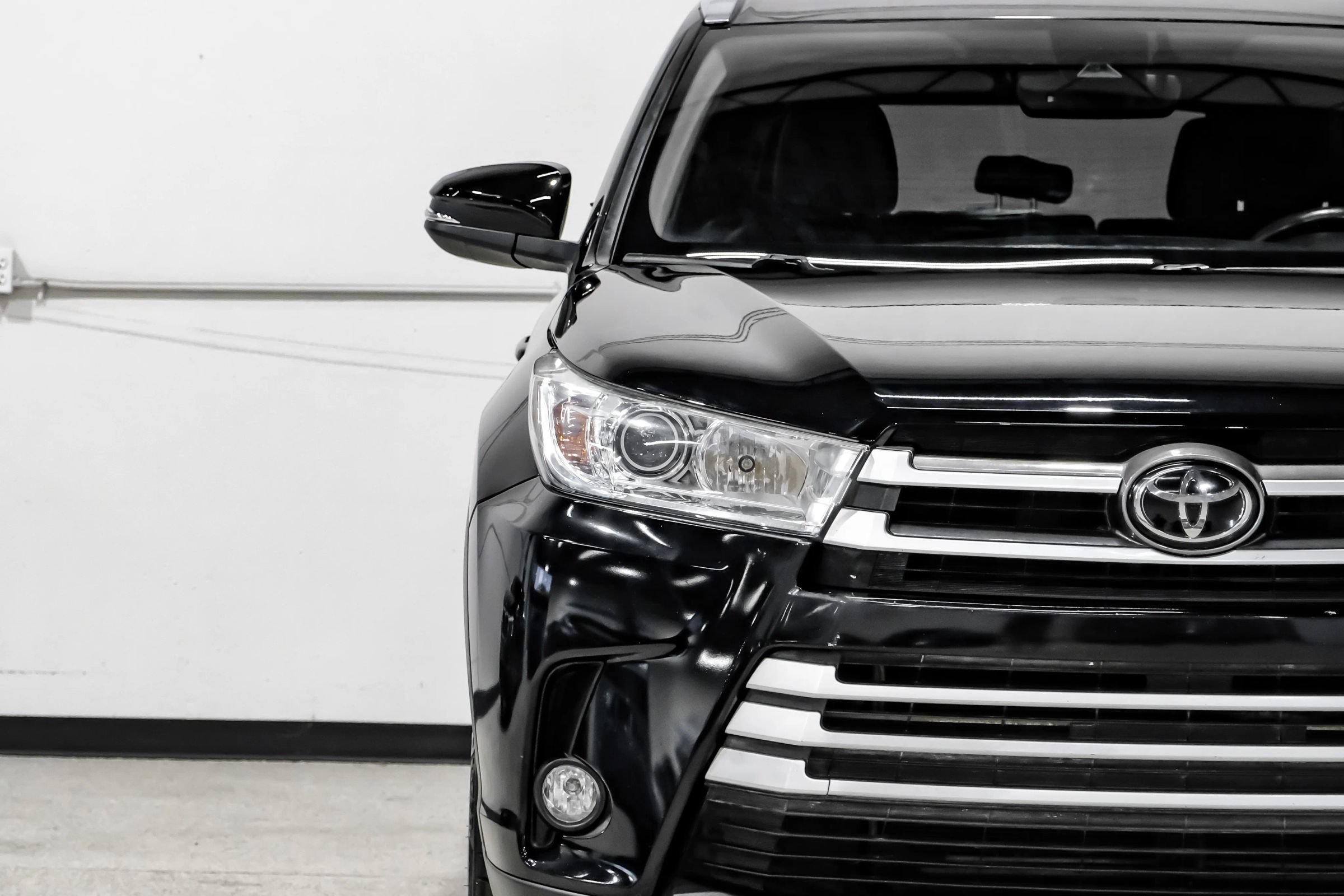 Used 2019 Toyota Highlander XLE FWD image 46