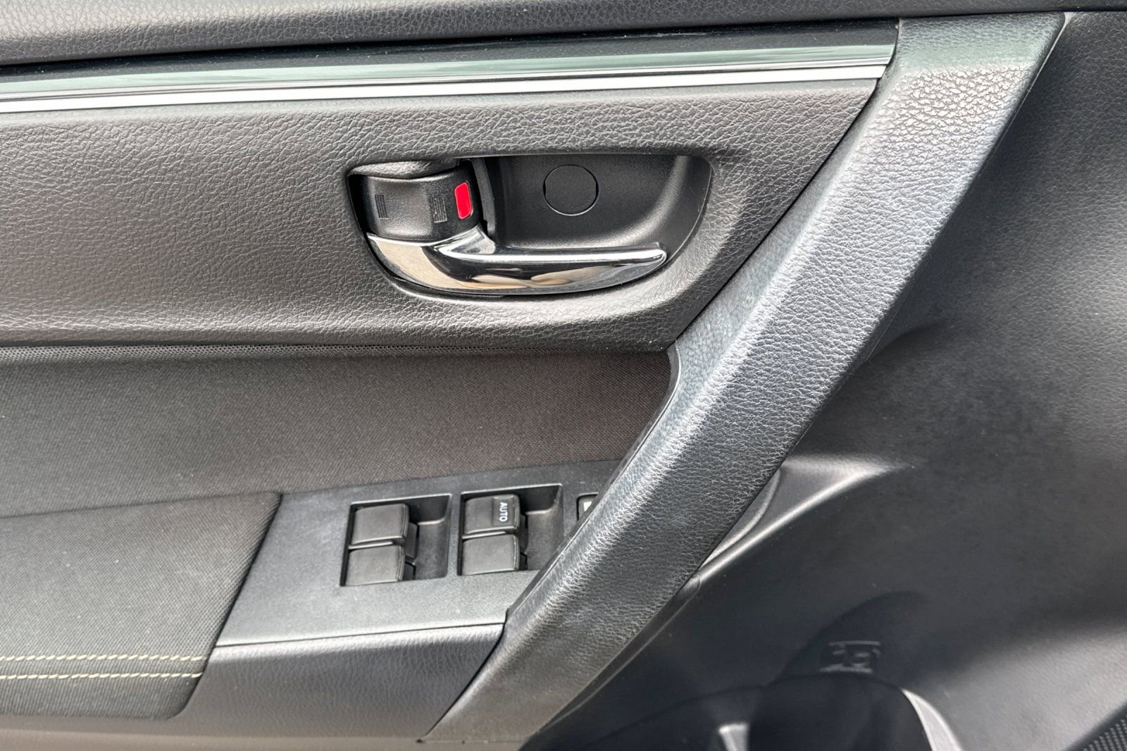 Used 2019 Toyota Corolla LE image 10