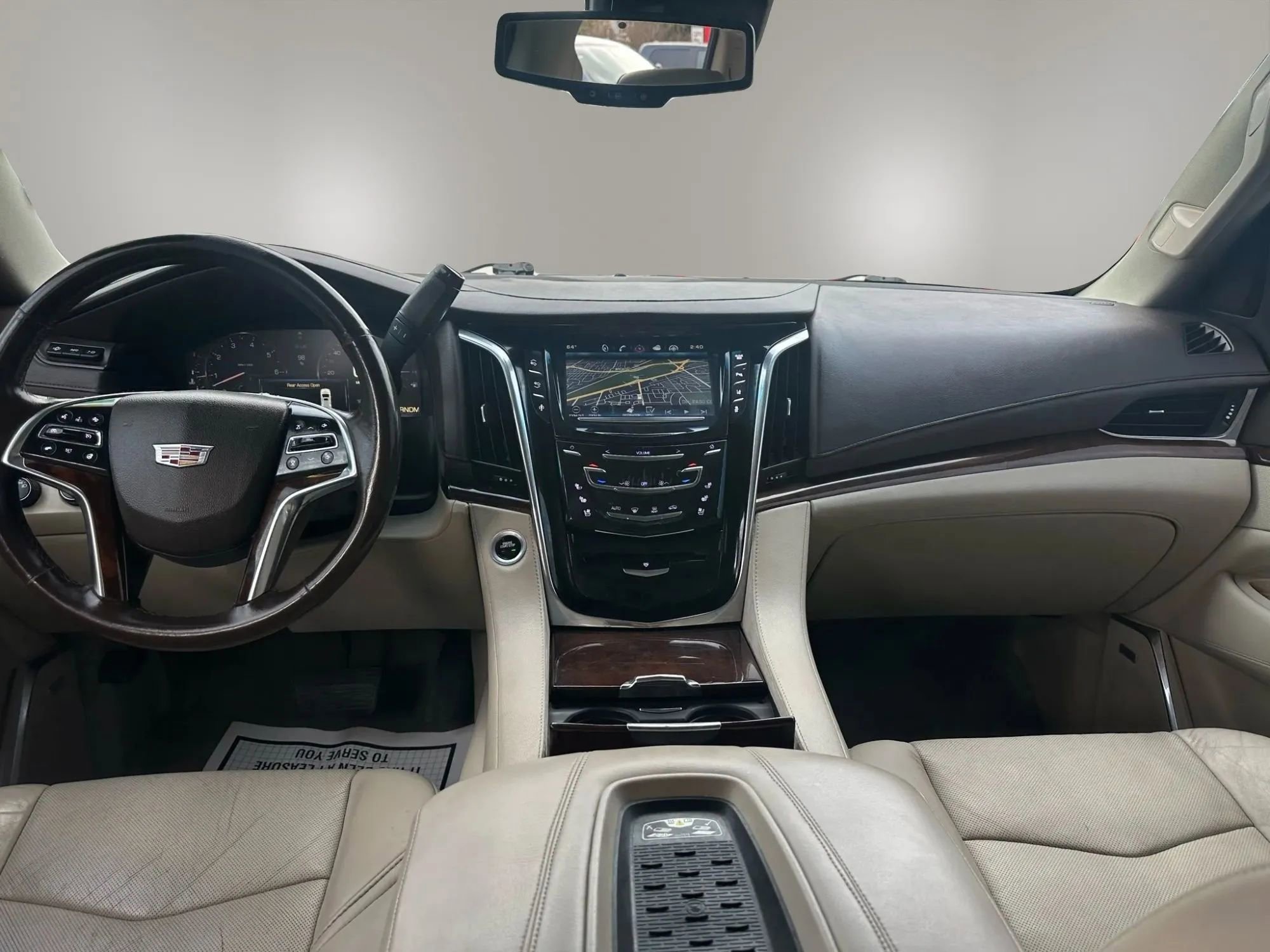 Used 2015 Cadillac Escalade Luxury image 14