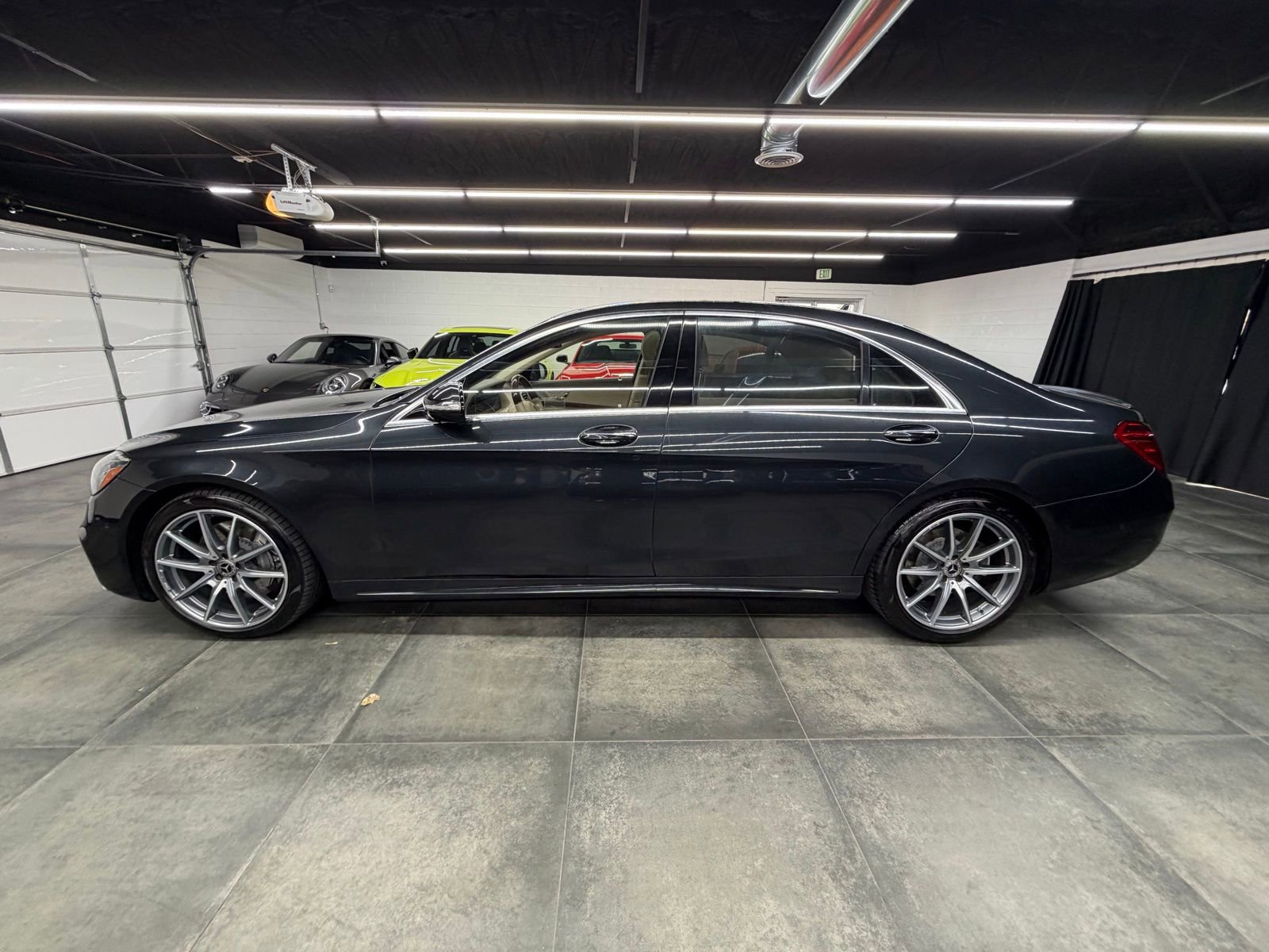 Used 2019 Mercedes-Benz S 560 Sedan image 3