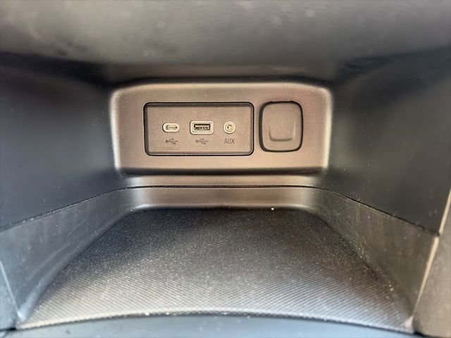 Used 2020 Chevrolet Equinox LT w/ Driver Convenience Package image 18