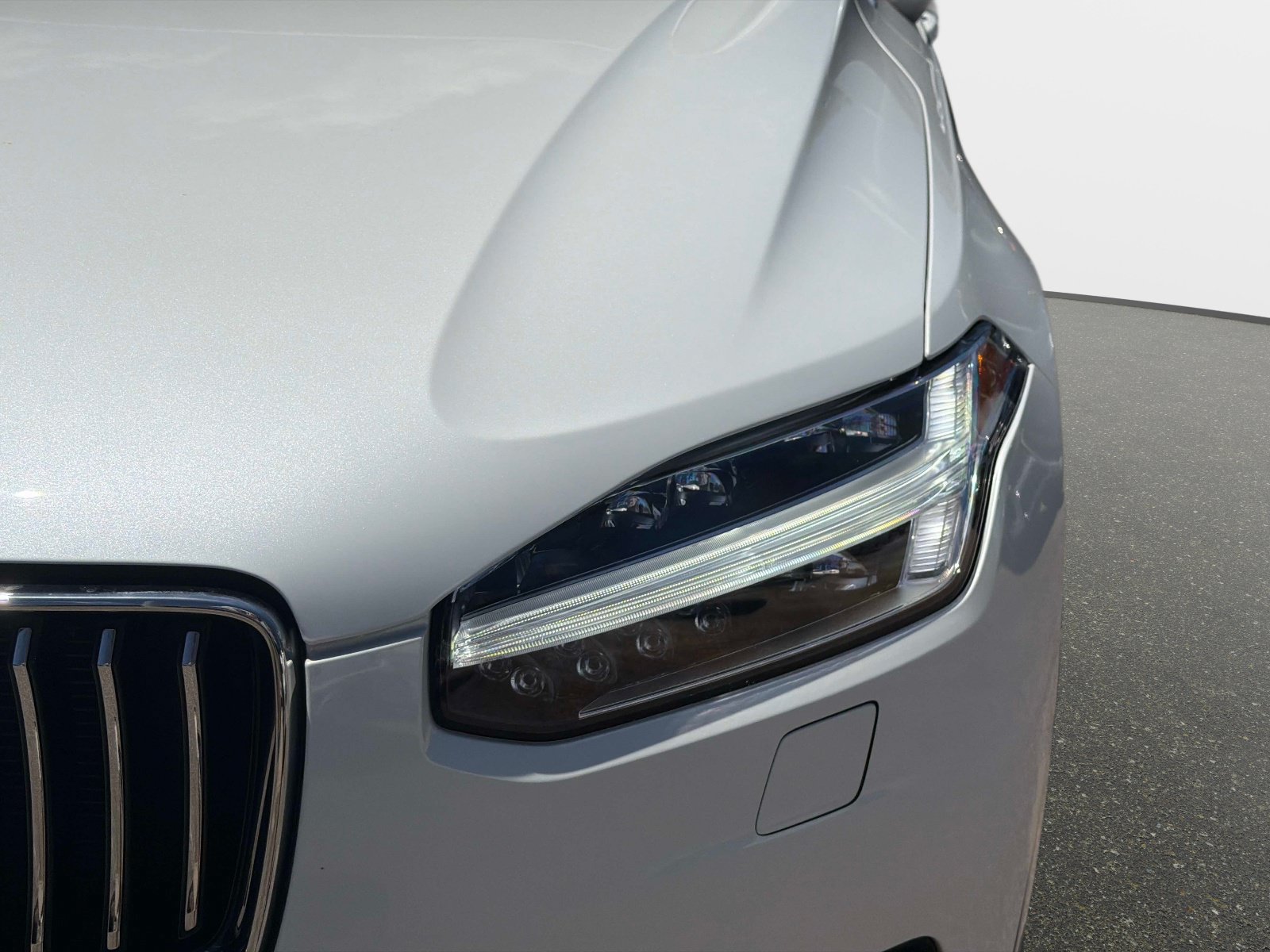 Used 2021 Volvo XC90 T5 Momentum w/ Climate Package FWD image 9