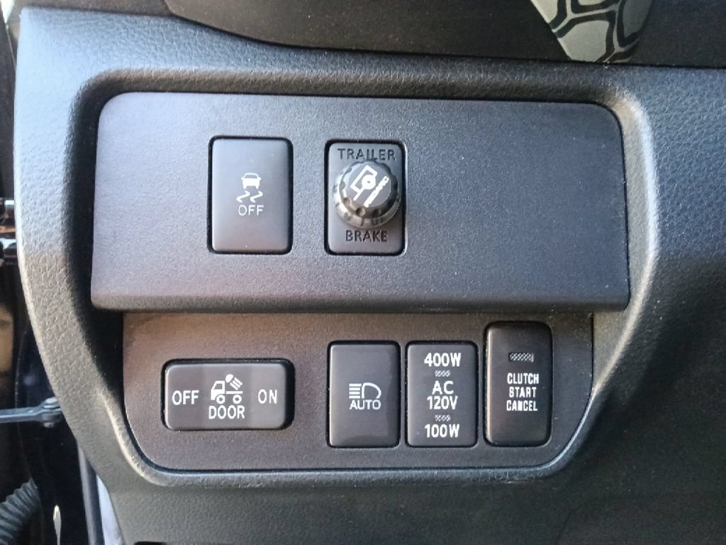Used 2022 Toyota Tacoma TRD Off-Road AWD/4WD image 17