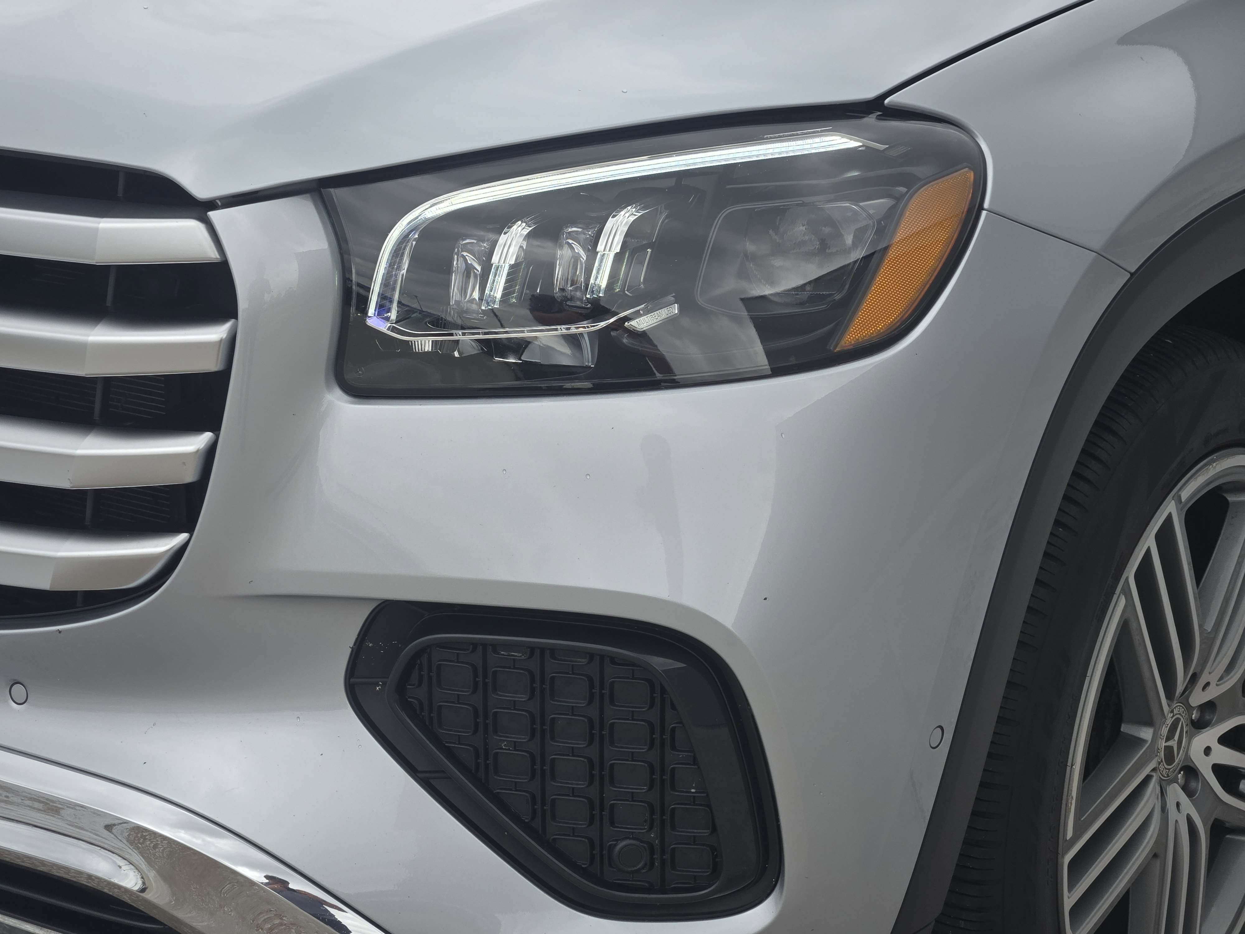 Used 2025 Mercedes-Benz GLS 450 4MATIC image 11