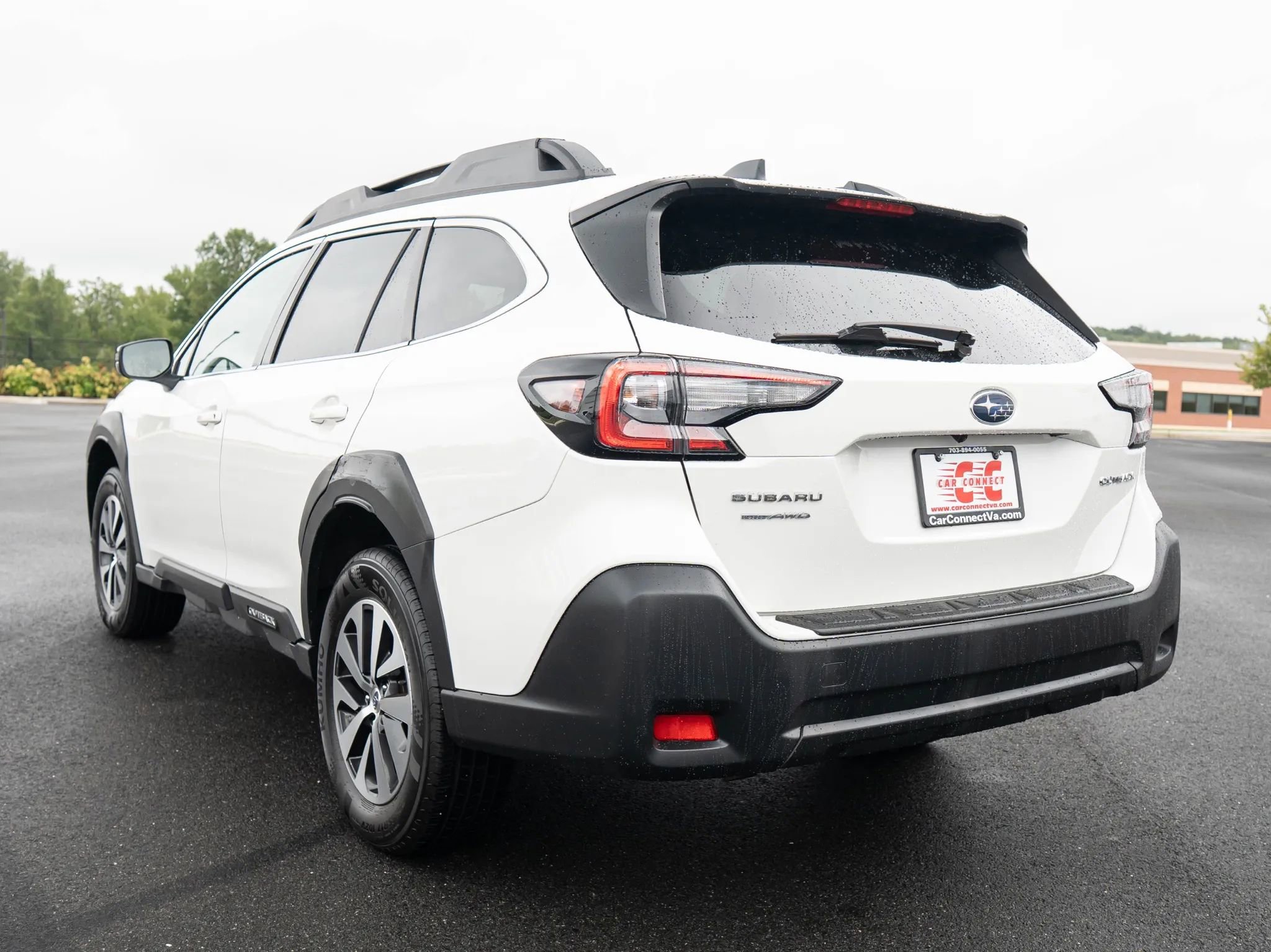Used 2023 Subaru Outback Premium AWD/4WD image 4