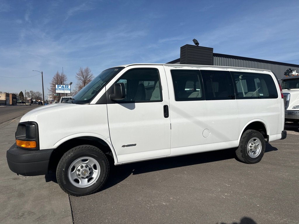 Used 2004 Chevrolet Express 2500 image 1