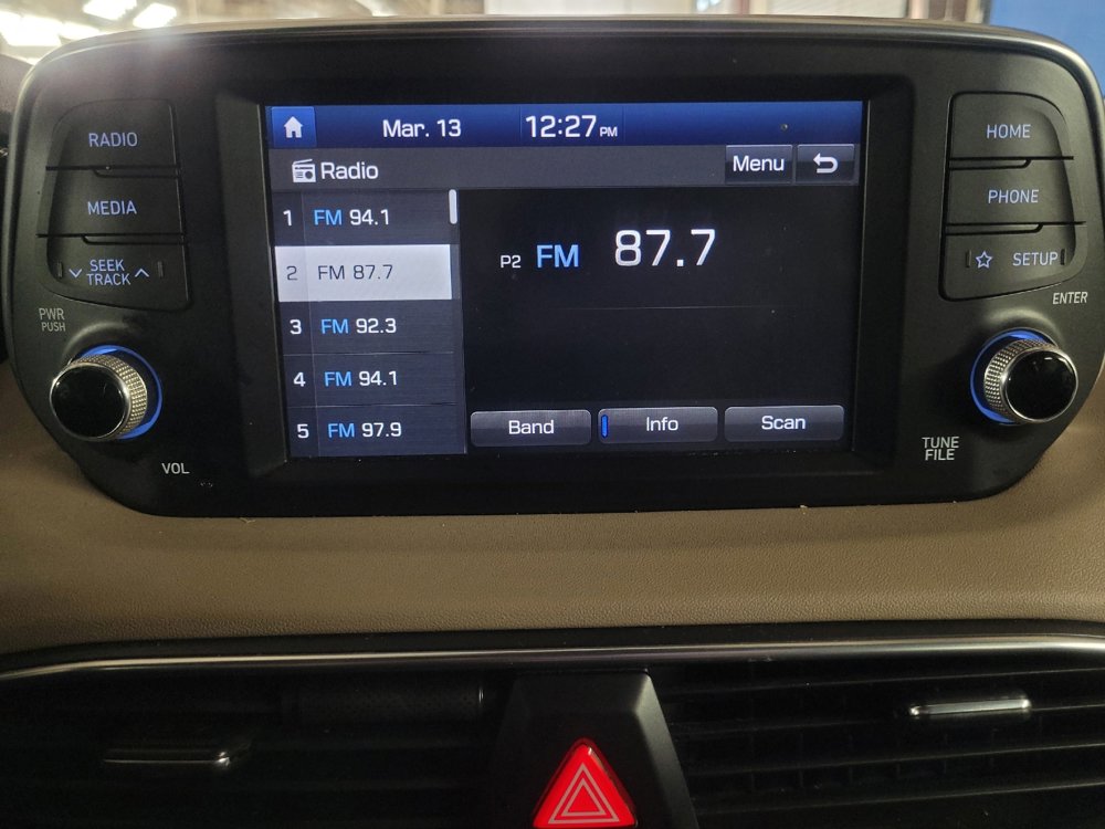 Used 2020 Hyundai Santa Fe SE image 25