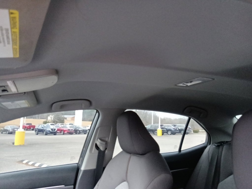 Used 2019 Toyota Camry LE w/ Phone Cable & Charge Package image 13