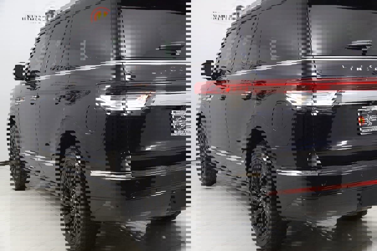 Used 2022 Lincoln Navigator Reserve image 28