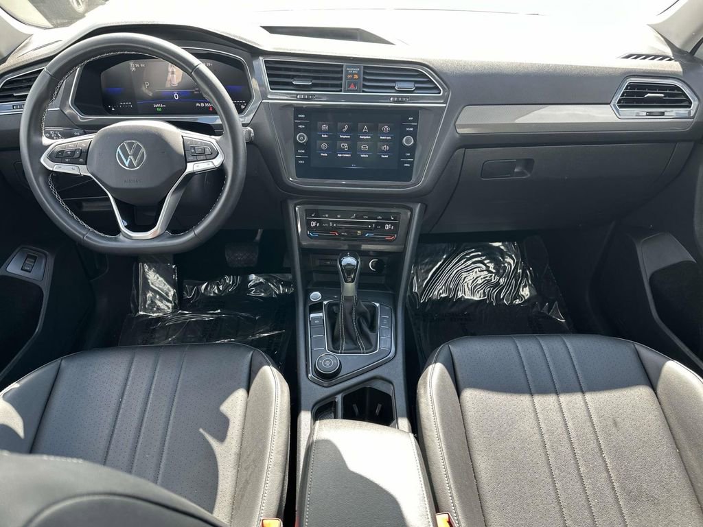 Certified 2023 Volkswagen Tiguan SE w/ Panoramic Sunroof Package image 16