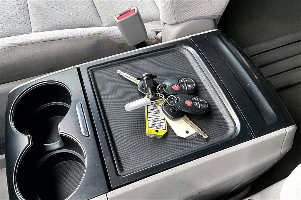Used 2020 Toyota Sienna LE image 11