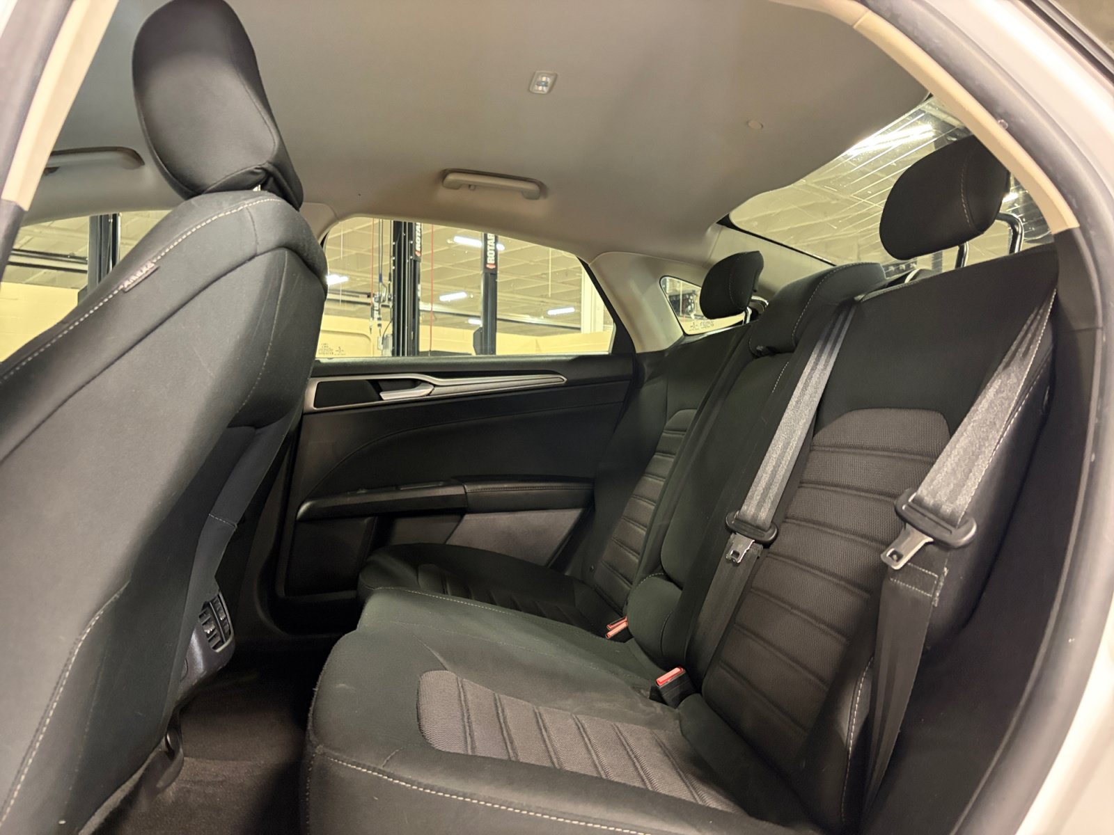 Used 2020 Ford Fusion SE FWD image 29