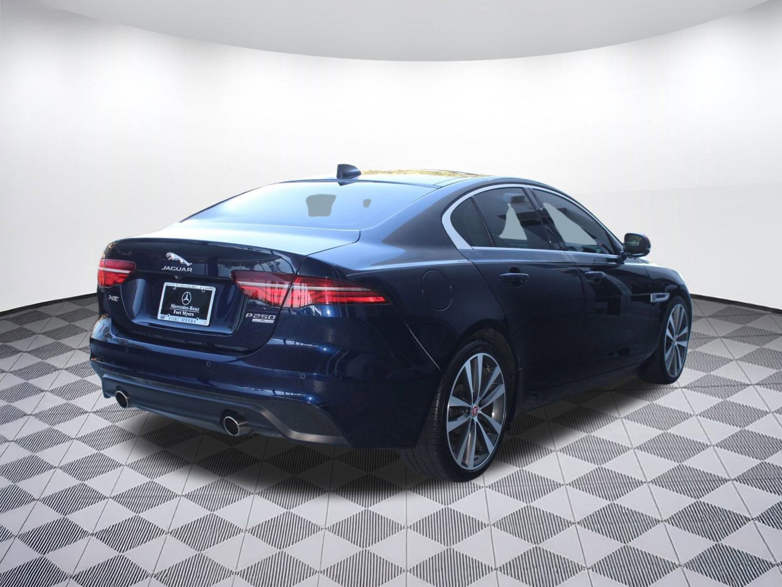 Used 2020 Jaguar XE S image 9