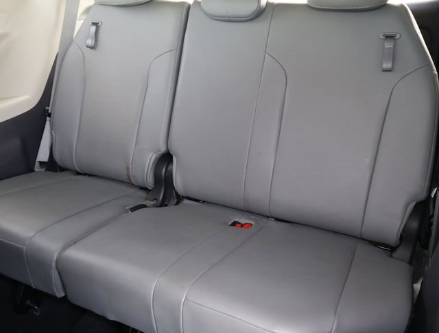 Used 2021 Toyota Sienna XLE image 21