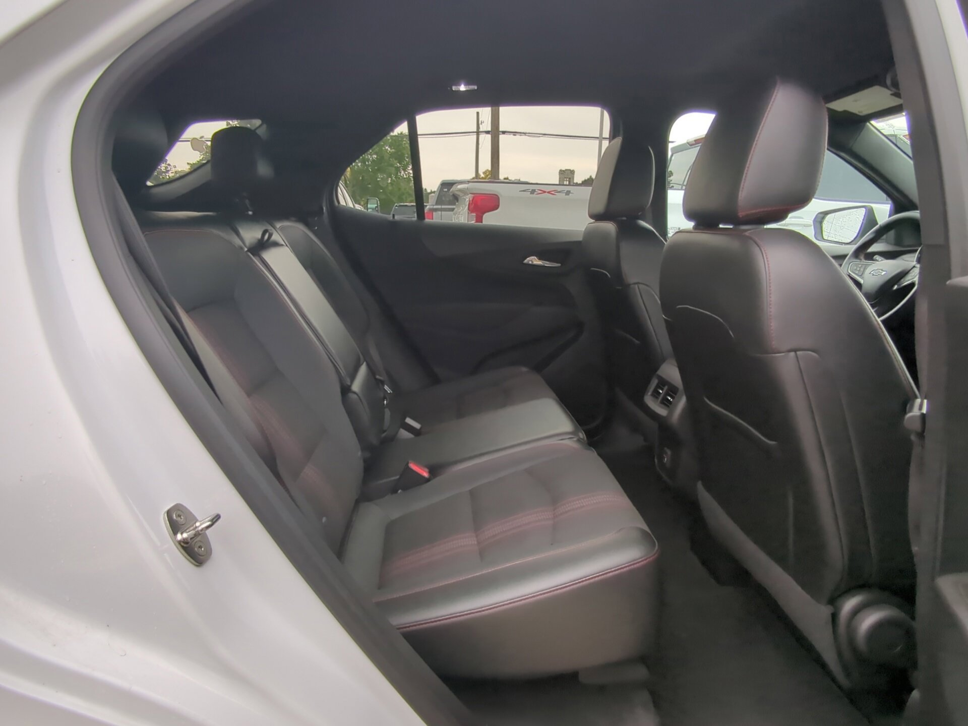 Used 2023 Chevrolet Equinox RS AWD/4WD image 10