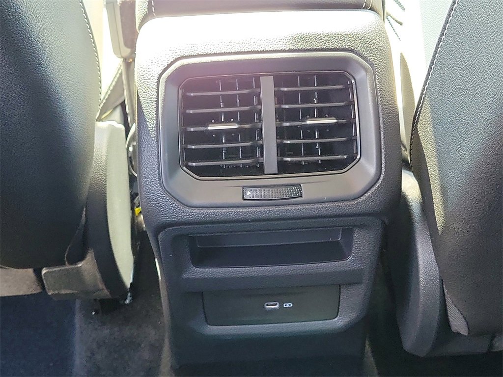 Certified 2025 Volkswagen Taos SE image 11