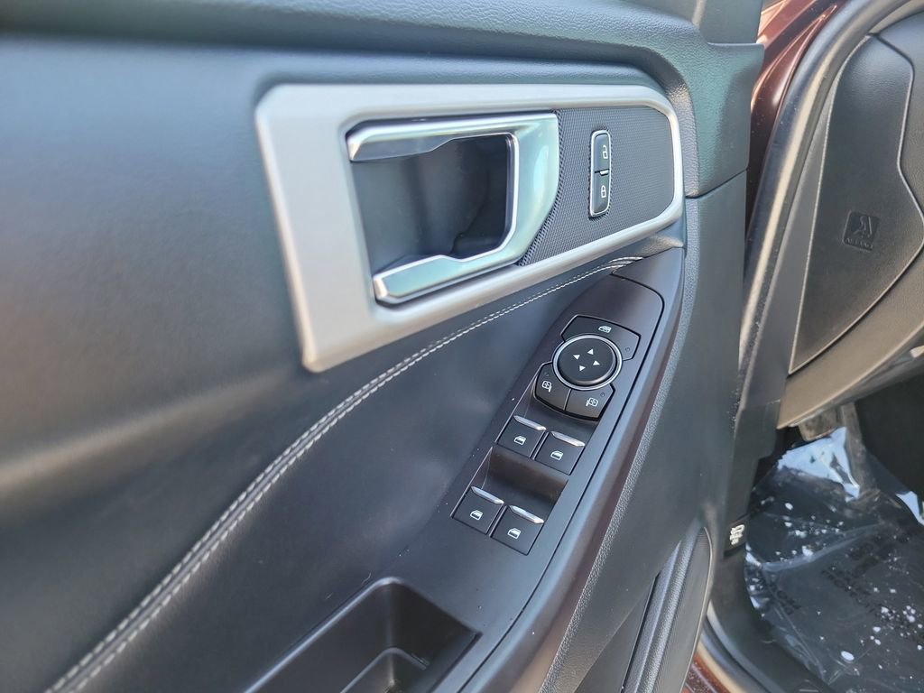 Used 2020 Ford Explorer XLT w/ Equipment Group 202A image 7