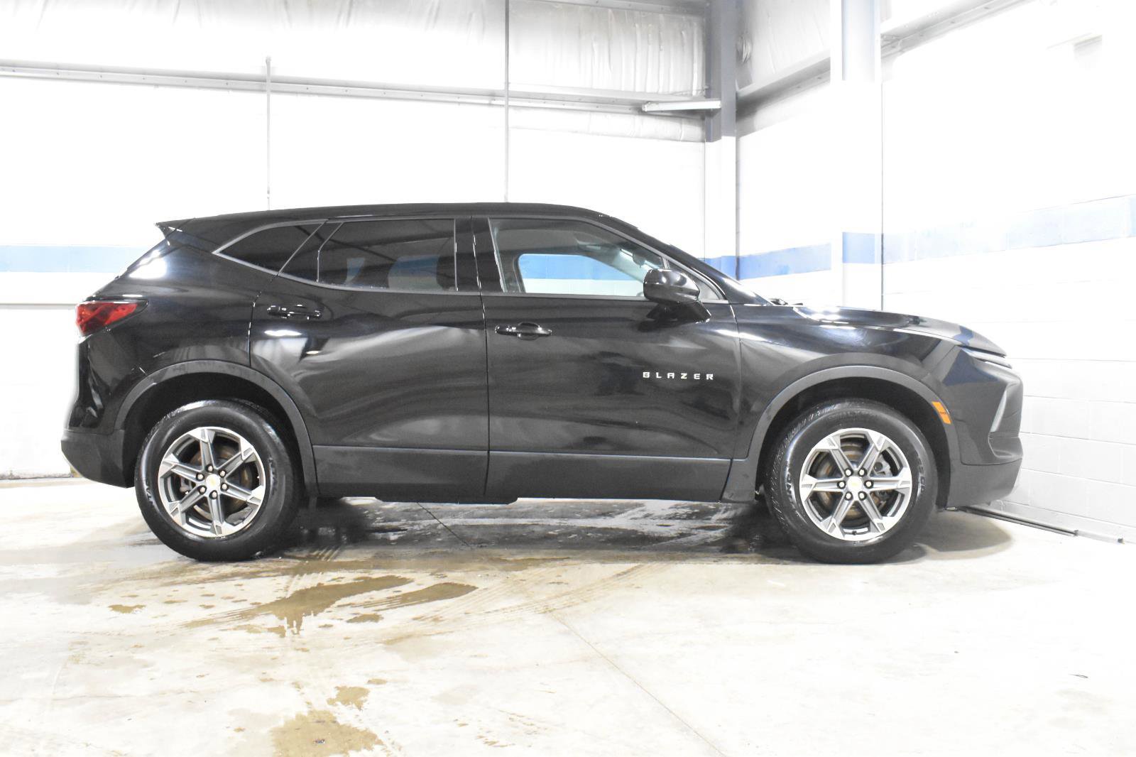 Used 2024 Chevrolet Blazer LT FWD image 30