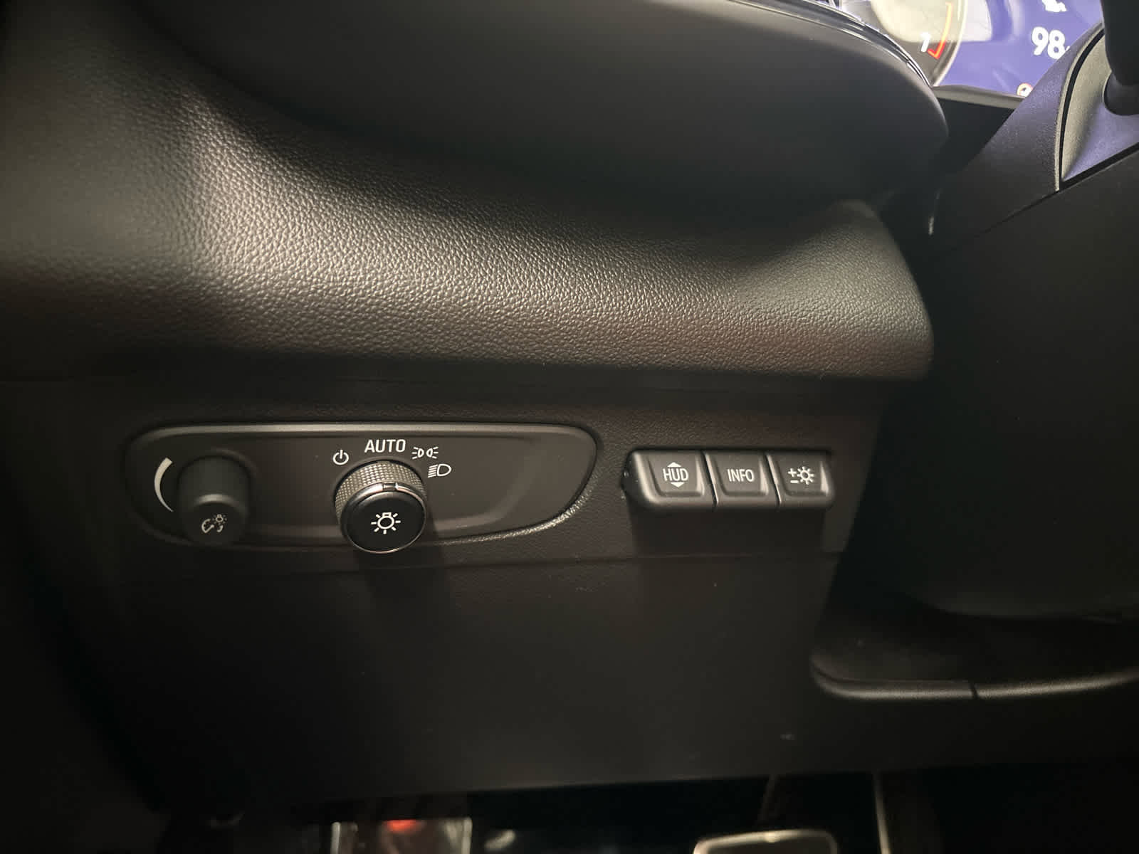 Used 2023 Buick Envision Essence w/ Technology Package I image 25