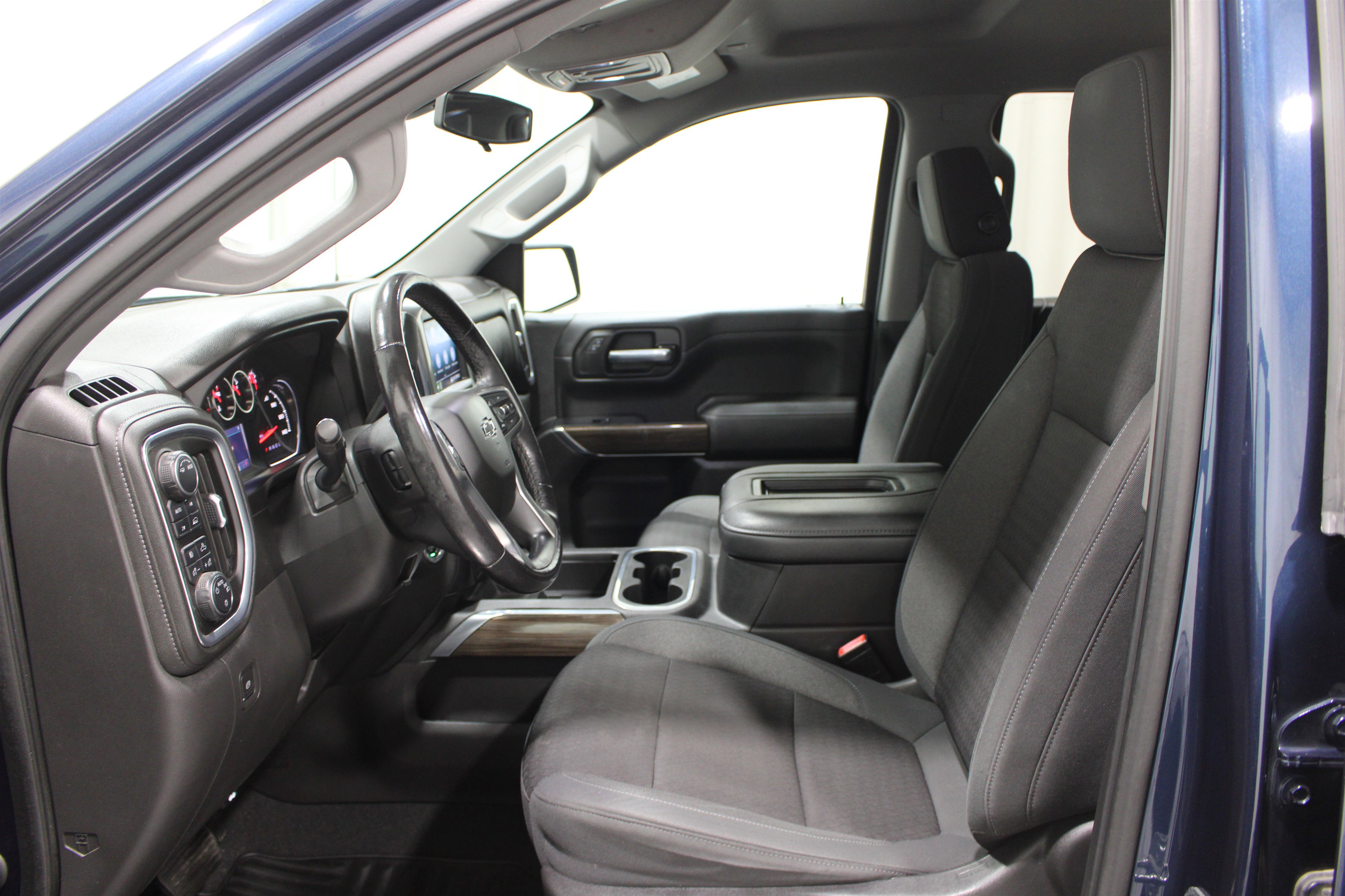 Used 2021 Chevrolet Silverado 1500 RST image 3