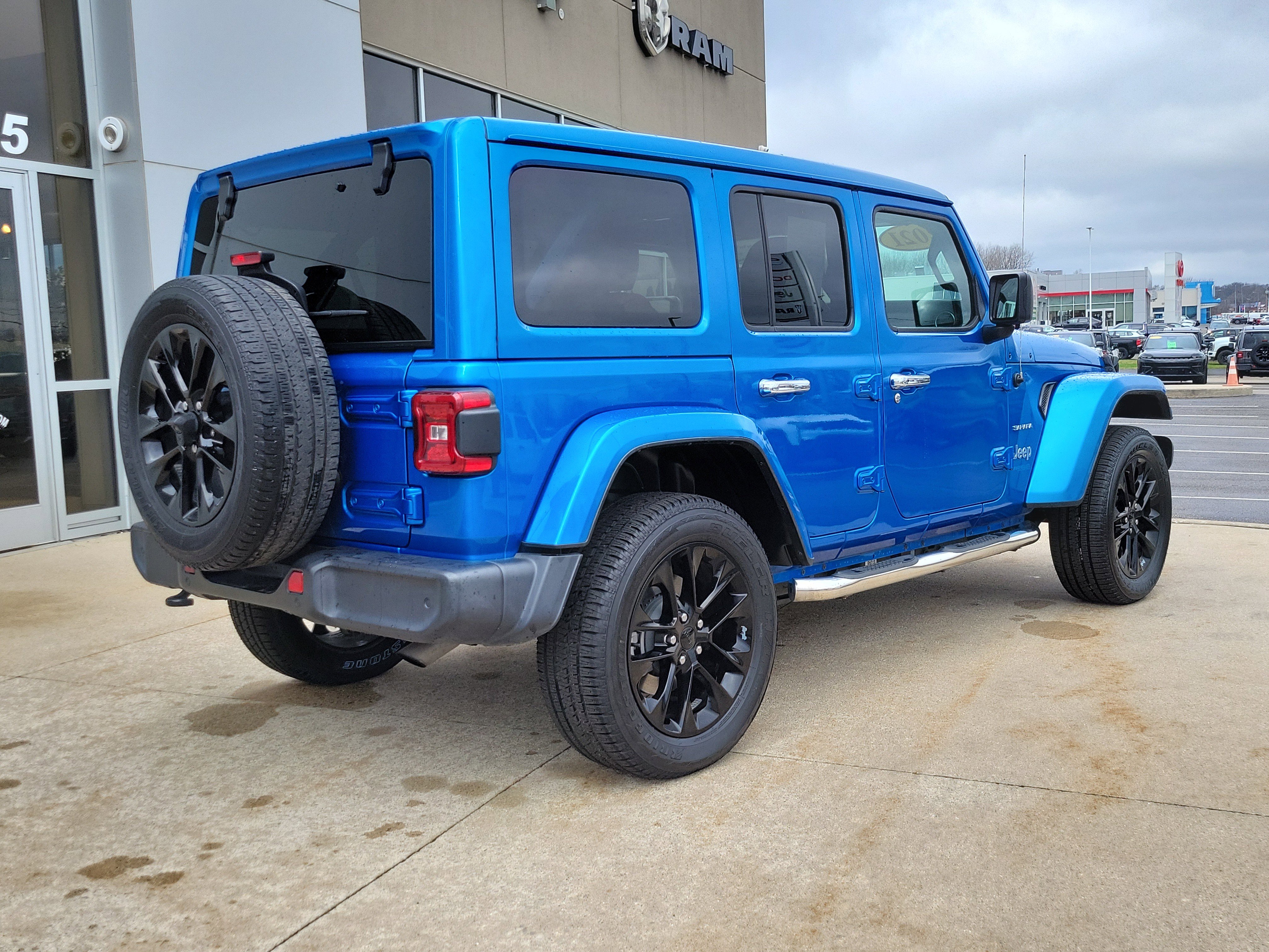 Used 2021 Jeep Wrangler Unlimited Sahara w/ Safety Group image 4