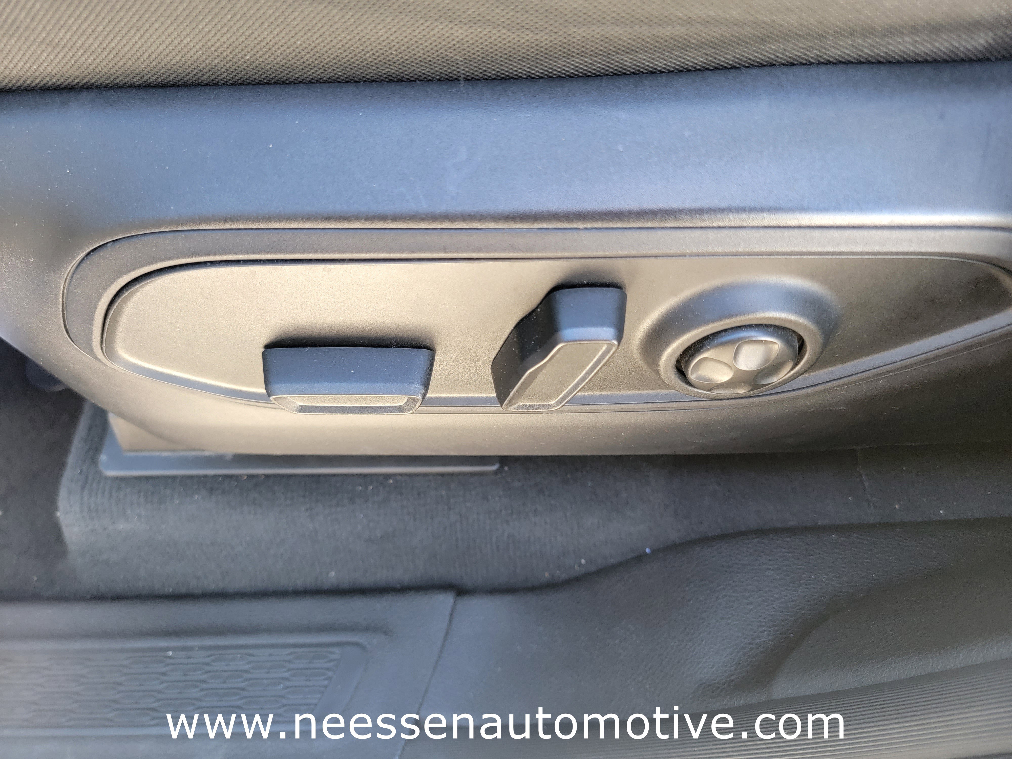 Used 2025 Jeep Grand Cherokee Laredo image 15