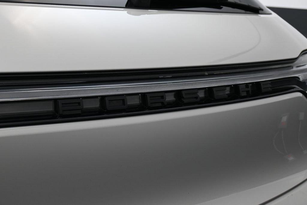Certified 2023 Porsche Macan Turbo AWD/4WD image 14