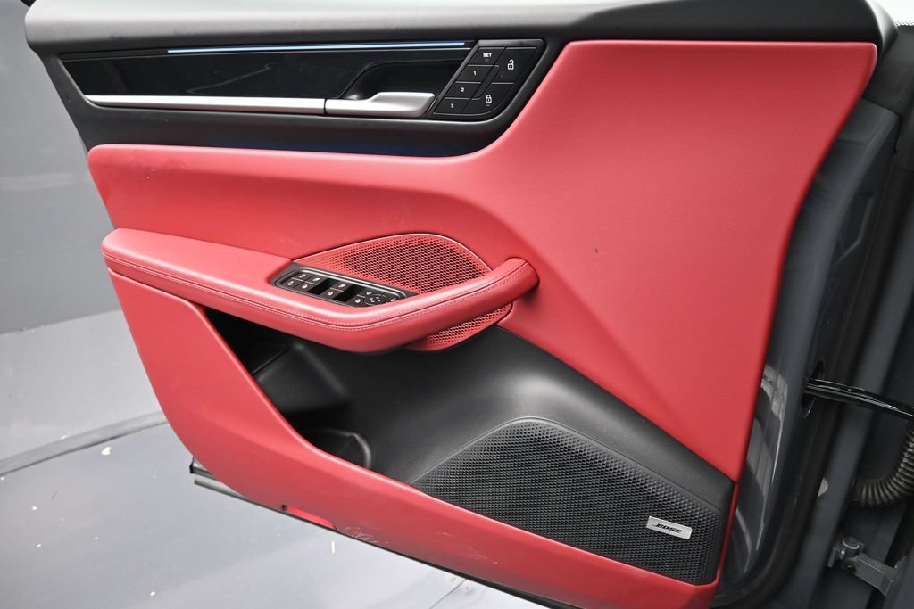 Certified 2025 Porsche Macan Electric RWD image 23