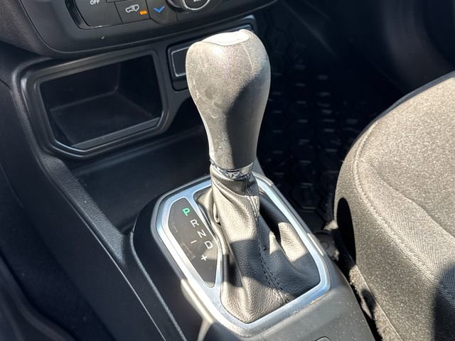 Used 2018 Jeep Renegade Latitude w/ Advanced Technology Group FWD image 15