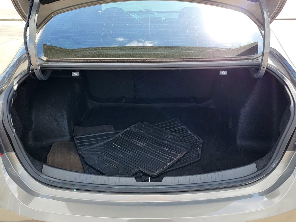 Used 2018 Chevrolet Malibu LT image 32