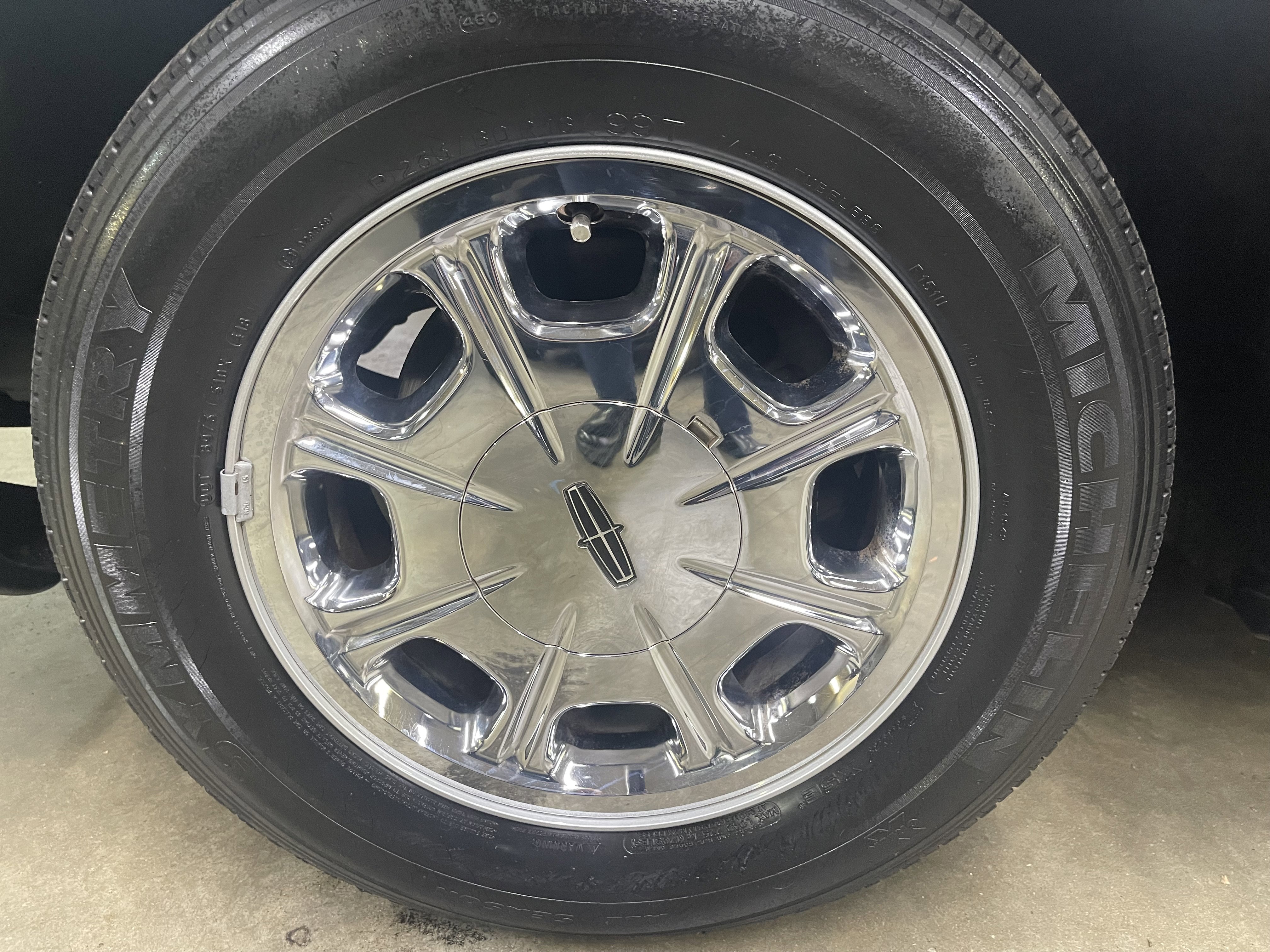 Used 1999 Lincoln Town Car Signature image 24