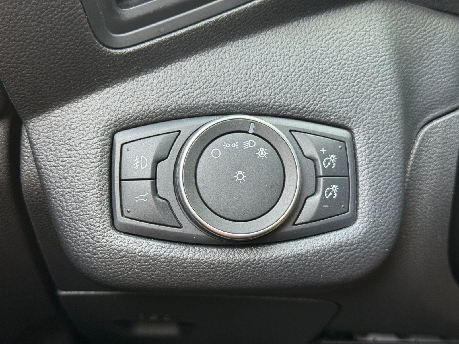 Used 2019 Ford Escape SE FWD image 16