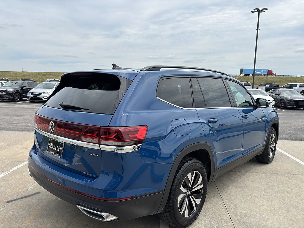 Used 2025 Volkswagen Atlas SE AWD/4WD image 5