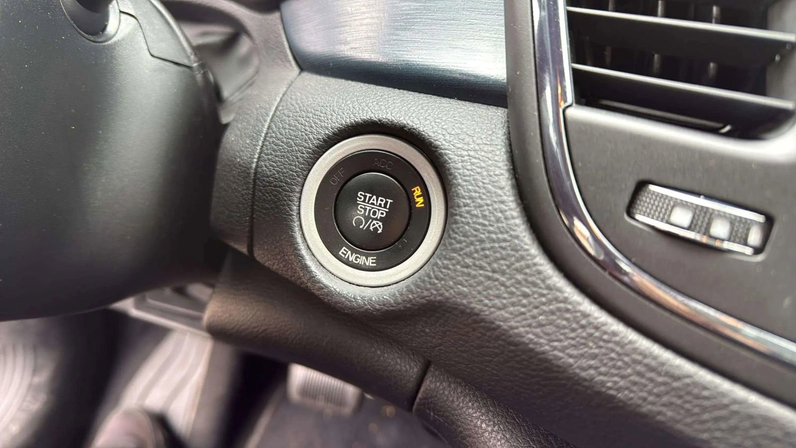 Used 2015 Chrysler 200 S w/ Navigation & Sound Group I image 20