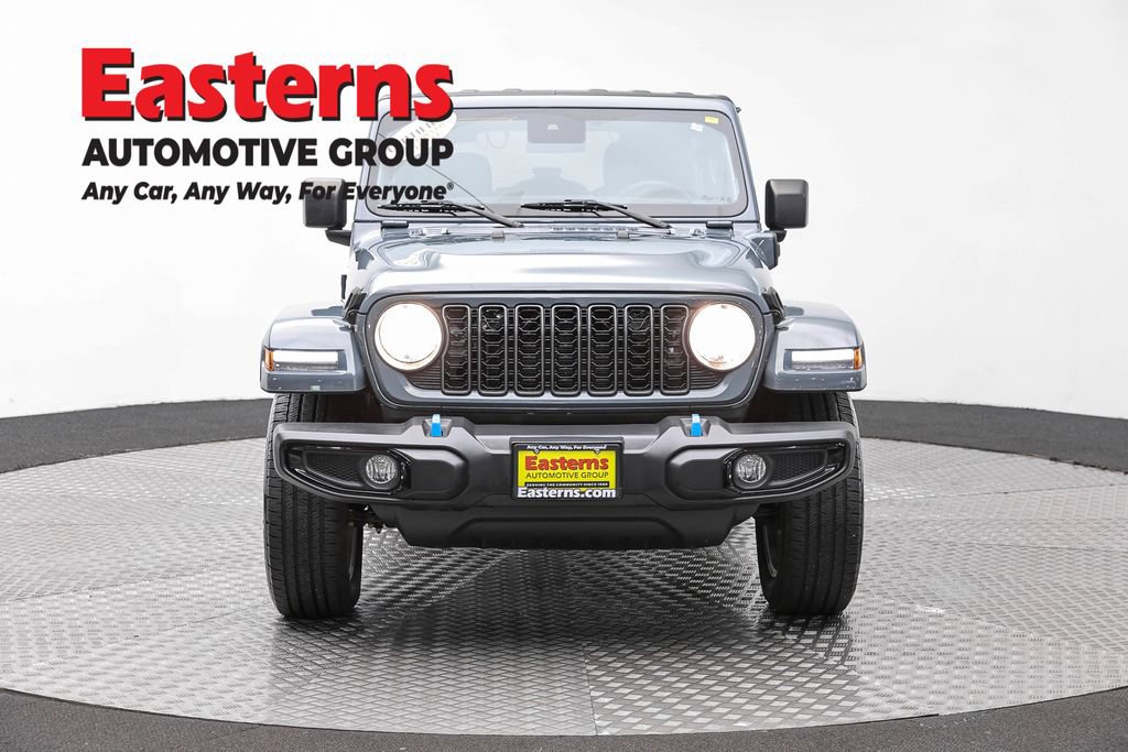 Used 2024 Jeep Wrangler Unlimited w/ Convenience Group AWD/4WD image 2