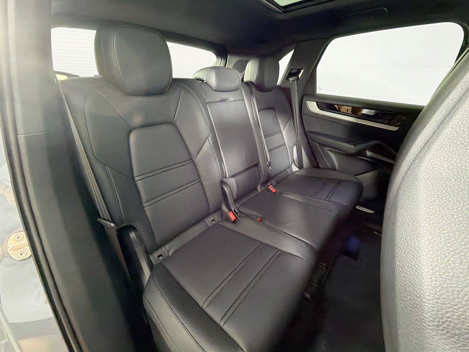 Certified 2025 Porsche Cayenne AWD/4WD image 27