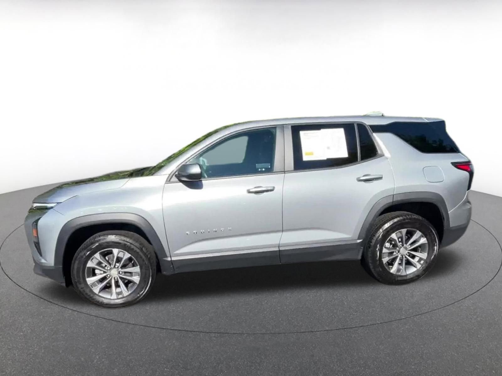 Used 2025 Chevrolet Equinox LT FWD image 9