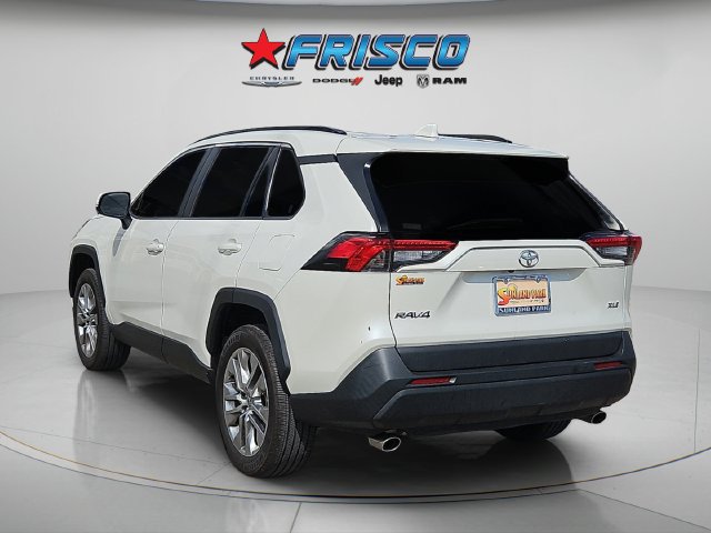 Used 2022 Toyota RAV4 XLE Premium FWD image 4