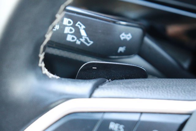 Used 2025 Volkswagen Atlas SE image 21