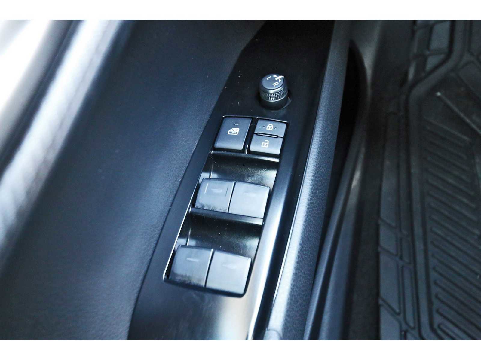 Used 2025 Toyota Camry SE image 20